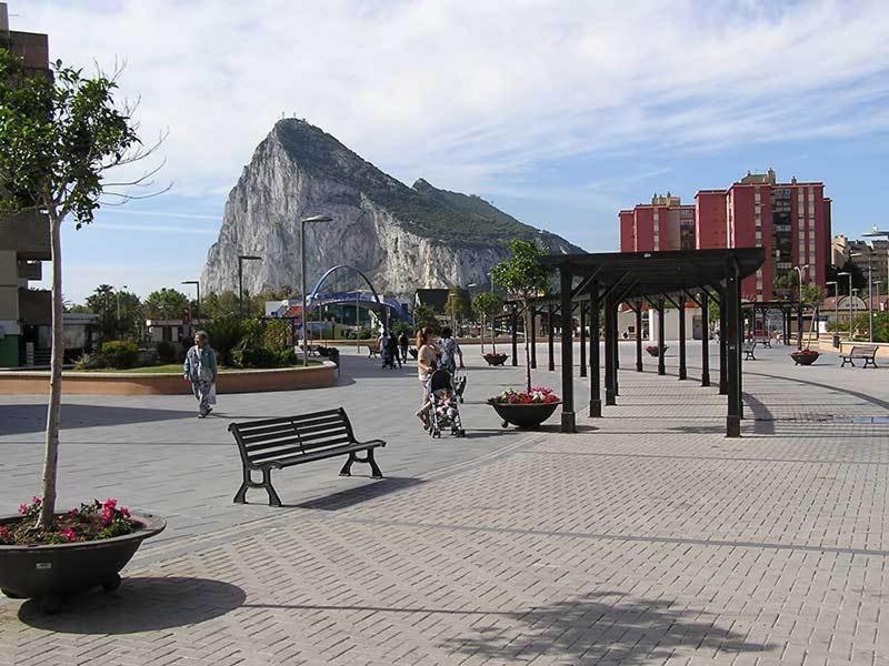 Practico Apartamento A 5 Min Andando De Gibraltar Y El Centro, Frente Al Mar La Línea de la Concepción Kültér fotó