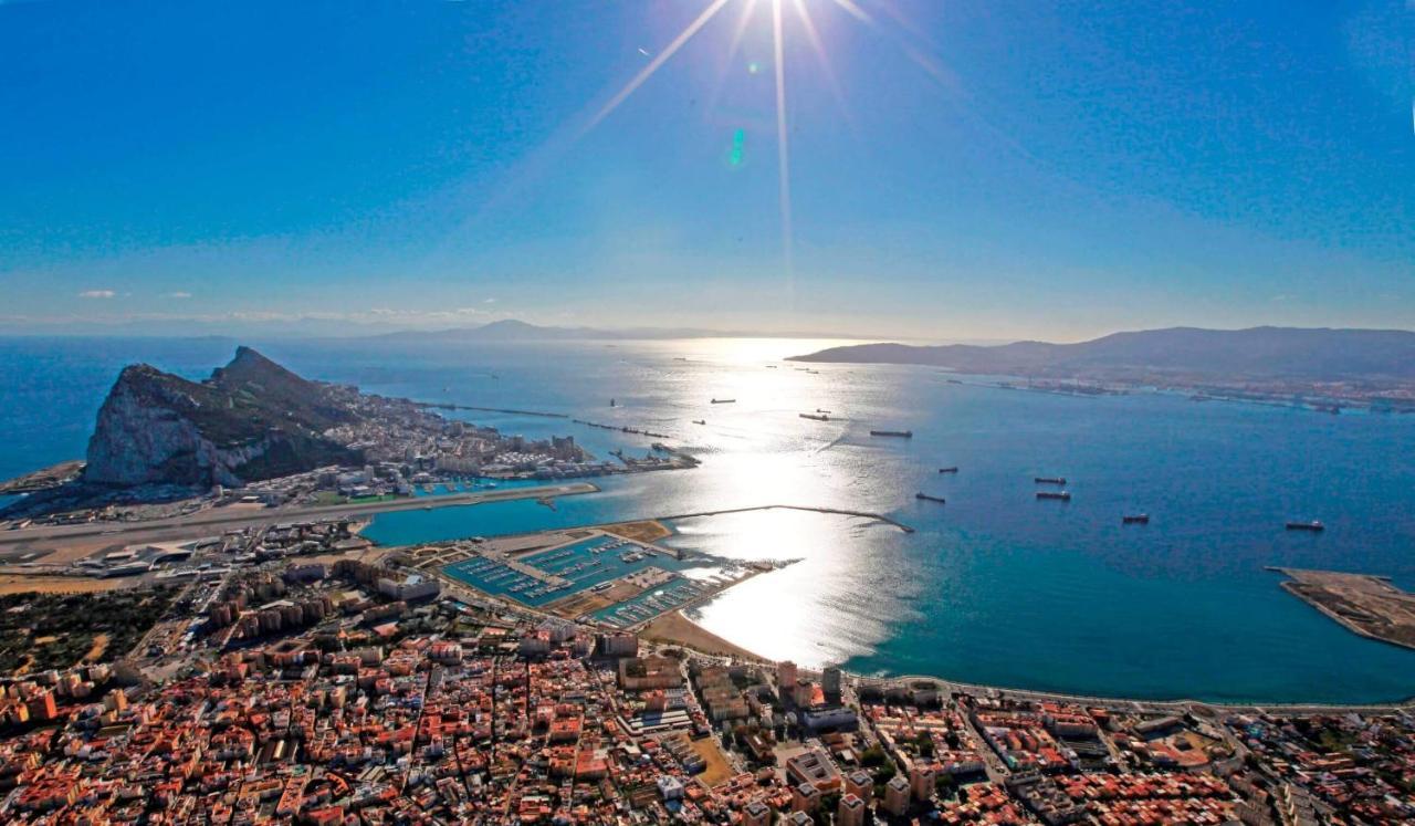 Practico Apartamento A 5 Min Andando De Gibraltar Y El Centro, Frente Al Mar La Línea de la Concepción Kültér fotó