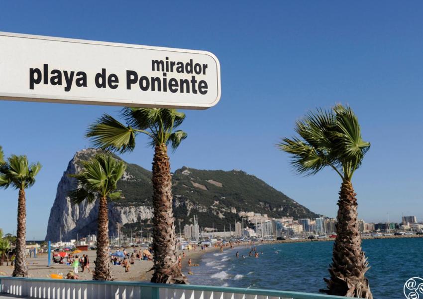 Practico Apartamento A 5 Min Andando De Gibraltar Y El Centro, Frente Al Mar La Línea de la Concepción Kültér fotó